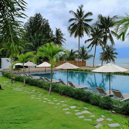 Tungtong Beach Villas Thap Sakae Ngoại thất bức ảnh