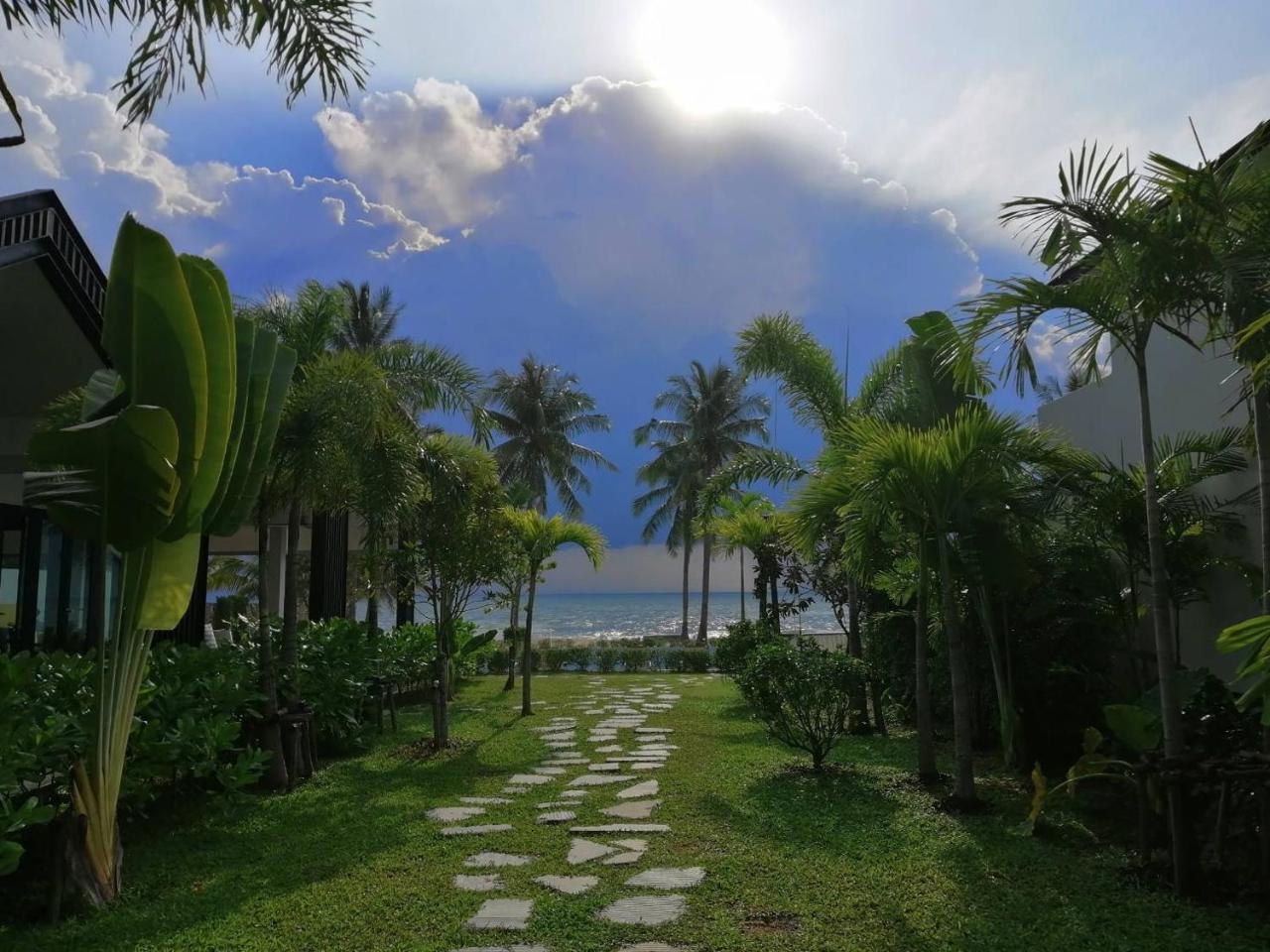 Tungtong Beach Villas Thap Sakae Ngoại thất bức ảnh