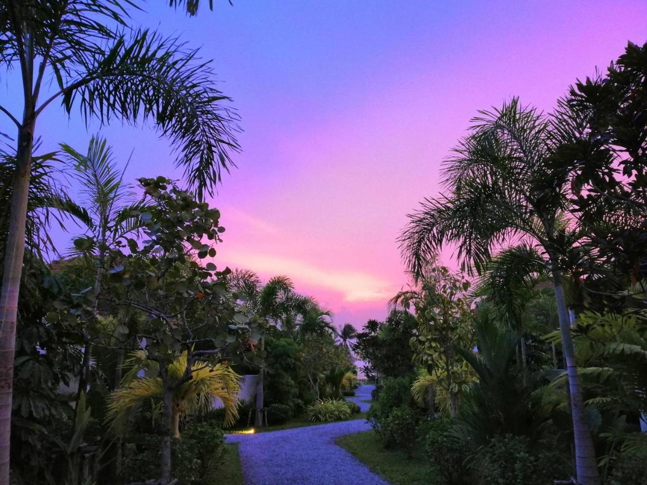 Tungtong Beach Villas Thap Sakae Ngoại thất bức ảnh